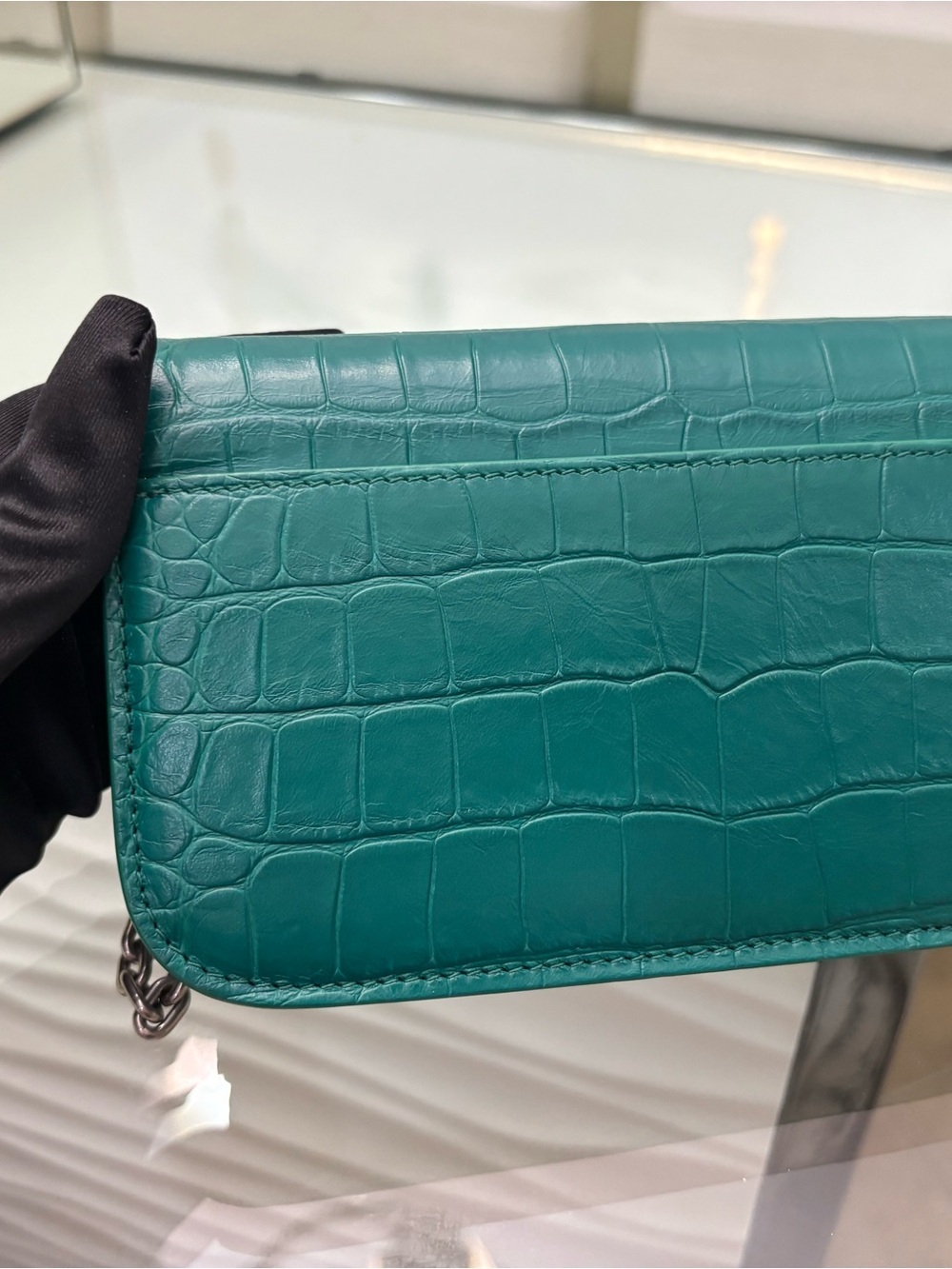 Authentic Balenciaga Gossip Wallet on Chain (WOC) in Jade green - Picture 7 of 15